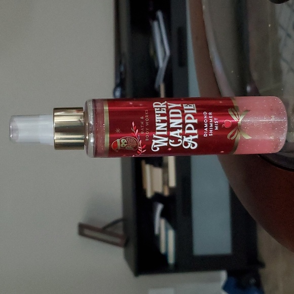 B&BW Winter Candy Apple Shimmer Mist - Picture 2 of 2
